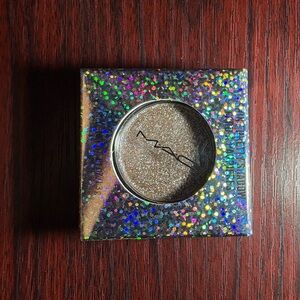 MAC Shiny Pretty Shadow